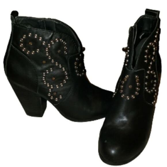 Steve Madden Awsum Women's 7.5 Studded Black Leather Upper Western Ankle Boots - Picture 1 of 9